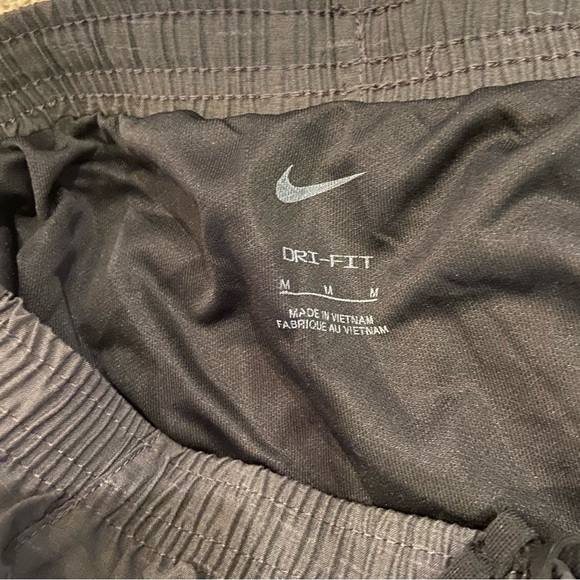 Women’s Nike Dri-Fit Tempo Running Athletic Shorts Gray/Black, Medium - Picture 3 of 3